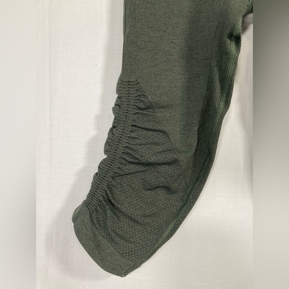 Lululemon in the flow crops size 4 green - Picture 9 of 10